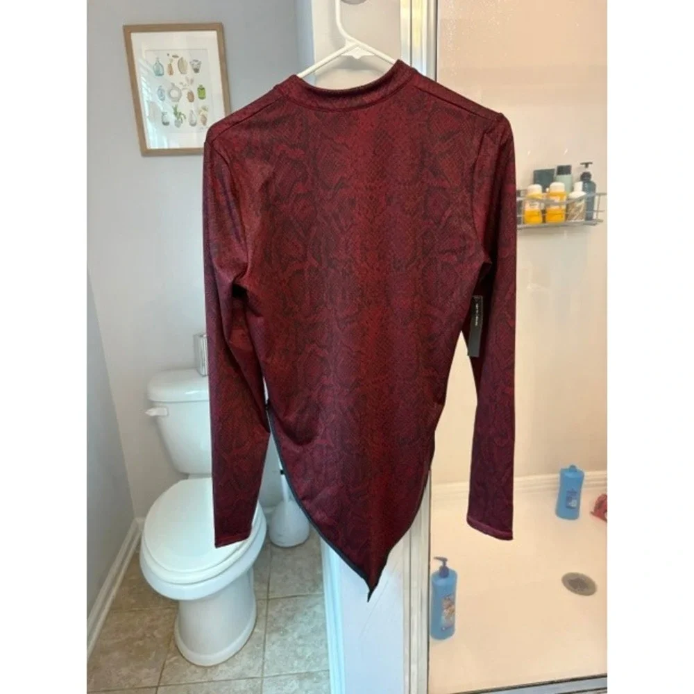 Nike Women's NWT Tight Fit Snakeskin Print Quarter Zip Long Sleeve Bodysuit